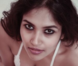 Shruti Bapna Instagram - "I guess when you're young, you just believe there'll be many people with whom you'll connect with. Later in life, you realize it only happens a few times."
- Celine, Before sunset ❤❤❤
📸 @kb.photography_official
.
.
.
.
.
#beforesunset #portrait
#kohleyes  #sundaythoughts #shrutibapna
