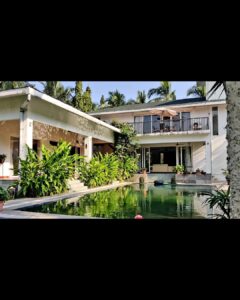 Shruti Bapna Instagram - So this is where I made a quick escape from Mumbai last week!
The gorgeous villa at @saffronstays osaree, Alibaug 😍
I loved how simple, minimalistic, and comfortable it was in every way. The vibe, the design, the decor is just on point and the foooooood...oh my! (even a simple bread toast tasted so yummy🤪)and most importantly the warm smiles who were constantly around to take care of everything needed 🙏And, I finally got to take a dip in their gorgeous pool after nearly 2 years phew! 🏊‍♀️💃
Can't wait to make another escape soon!!
.
.
.
.
.
#saffronstays #travelmaharashtra #alibaug #wherefamiliesbond #poolvibes #weekendgetaways #indiatravel
