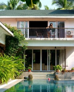 Shruti Bapna Instagram - So this is where I made a quick escape from Mumbai last week!
The gorgeous villa at @saffronstays osaree, Alibaug 😍
I loved how simple, minimalistic, and comfortable it was in every way. The vibe, the design, the decor is just on point and the foooooood...oh my! (even a simple bread toast tasted so yummy🤪)and most importantly the warm smiles who were constantly around to take care of everything needed 🙏And, I finally got to take a dip in their gorgeous pool after nearly 2 years phew! 🏊‍♀️💃
Can't wait to make another escape soon!!
.
.
.
.
.
#saffronstays #travelmaharashtra #alibaug #wherefamiliesbond #poolvibes #weekendgetaways #indiatravel