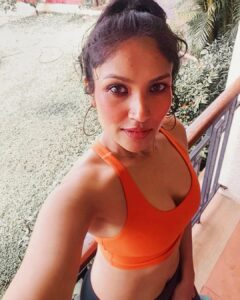 Shruti Bapna Instagram - 🧘‍♀️☘✌
.
.
.
.
.
#shootlife #yogagirl #yogafashion #ﬁtness #fitnesswear #yogawear #yogaflow #yogalifestyle #modelshoot #shrutibapna