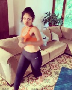 Shruti Bapna Instagram - 🧘‍♀️☘✌
.
.
.
.
.
#shootlife #yogagirl #yogafashion #ﬁtness #fitnesswear #yogawear #yogaflow #yogalifestyle #modelshoot #shrutibapna