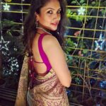 Shruti Bapna Instagram - Sending you all some more Diwali love and wishes to keep the hopes and dreams high💕 Stay happy stay healthy💜 Photographer for the night @rubybapna👏 An extra piece of milk cake for you for all your efforts😛😘 #diwali2020 #indiantradition #sareelove #bandhanisaree #positivevibrations #staysafe #spreadlove #shrutibapna Mumbai, Maharashtra