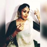Shruti Bapna Instagram - Old is gold🎇 #piyatosenainalagere #oldhindisongs #bollywoodsongs #bollywooddance #indiandance #expression #indiancinema