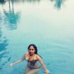 Shruti Bapna Instagram - Right now just swimming through life😅💙🍹🏊‍♀️ #infinitypool #throwbacksaturday #palmtrees #swimming #aliladiwagoa