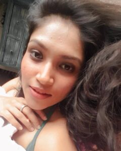 Shruti Bapna Instagram - Lazy selfie day 💚
#siesta #norush #napitout
