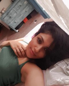 Shruti Bapna Instagram - Lazy selfie day 💚
#siesta #norush #napitout