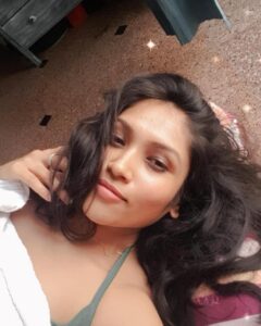 Shruti Bapna Instagram - Lazy selfie day 💚
#siesta #norush #napitout