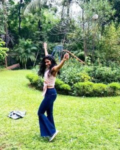 Shruti Bapna Instagram - Birthday 2021... turning a year older has been exciting this year🤣😅 
Thank you guys for your beautiful wishes!!❤👏
#birthdayqueen  #capricorn #capricornwoman #shrutibapna