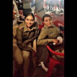 Shruti Bapna Instagram - Her work continues to inspire me at every step... Working with Rani ma'am so closely has been a huge learning experience for me 😇 Thank you guys for the heart warming response on the film. Shivani Shivaji Roy and Bharti post the screening 😊❤ & #bts #latergram #mardaani2 #yrf #ranimukerji #shrutibapna #womencops