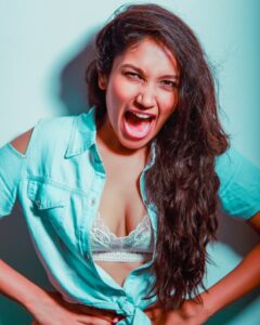 Shruti Bapna Instagram - who doesn't brush their hair everyday? 🙋‍♀️😝🙃 messy tresses  #longhair #morena
📷 @kb.photography_official
