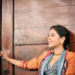 Shweta Tripathi Instagram - 🧀✨ 📸: @nuclearpasta42 Stylist: @purplerhapsody MUA: @nisha.karna Hair: @foram_gotecha Style team: @monica_nim Wearing: @be.true.official @hangemthere @refash_ @romanarsinghaniofficial @londonrag_in #SunainaSays #EscaypeLive #HotstarSpecials @one_life_studios_official @disneyplushotstar #BattataStyleFiles