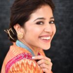 Shweta Tripathi Instagram - Bolo eeeee 🧀✨ 📸: @nuclearpasta42 Stylist: @purplerhapsody MUA: @nisha.karna Hair: @foram_gotecha Style team: @monica_nim Wearing: @be.true.official @hangemthere @refash_ @romanarsinghaniofficial @londonrag_in #SunainaSays #EscaypeLive #HotstarSpecials @one_life_studios_official @disneyplushotstar #BattataStyleFiles