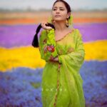 Shweta Tripathi Instagram - Making my flower field dreams come true @karantorani 💚 Sundari✨ U N V E I L I N G 𝐉𝐡𝐨𝐨𝐥𝐞𝐲 • झूले • ਝੂਲੇ Swinging through a lifetime For @toraniofficial Story, concept & direction @karantorani Image courtesy @vanshvirmani Styling and image design @jahnvibansal Assistant director @asmipradeep Hair and make up @diva_rose21