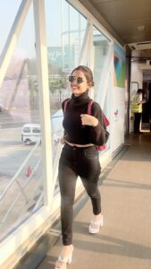 Siri Hanumanth Instagram - Grow through what you go through😬💯
.
.
Thank u @imshrihan for lenskart sunglasses😝
