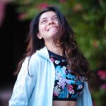 Sonalee Kulkarni Instagram - When it is the season to blossom 🌸 Why not flaunt it on the bosom 🌸 #Bougainvillea #floral #spring #flower #portrait #sonaleekulkarni महाराष्ट्र