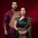 Sonalee Kulkarni Instagram - Keep swiping till you see the Real us not just the Reel us! #sonaleekulkarni #aashaykulkarni #chatrapatitararani #chatrapatirajaram #bffs #costars Mumbai, Maharashtra