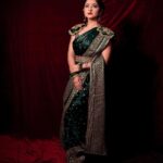 Sonalee Kulkarni Instagram - ⚠️ #longpostalert ‼️ #womensday post from #teaser #launch #mogulmardini #chatrapatitararani 🚩 LINK IN BIO भारतीय इतिहासातील दमदार पात्रांपैकी एक असलेल्या या स्त्रीला पोर्तुगीजांनी 'रैन्हा डोस मराठे' किंवा 'मराठ्यांची राणी' असेही संबोधले होते. महाराणी ताराबाई भोसले या छत्रपती शिवाजी महाराजांच्या सून, सरसेनापती हंबीररावांच्या शूर कन्या आणि भारतातील सर्वात महान मध्ययुगीन सम्राटांपैकी एक आहेत. अफाट ताकदीने आणि इच्छाशक्तीच्या जोरावर राज्य वाचवणाऱ्या इतिहासातील मोजक्या महिलांपैकी ताराबाईंच्या अदम्य धाडसाला आणि अदम्य वृत्तीला सलाम करावा लागेल 🙏🏻 मराठ्यांचा उदय-अस्त पाहणारी स्त्री. आपल्या राज्याप्रती अत्यंत समर्पित असलेल्या अदम्य योद्धा महाराणी ताराबाईंनी मराठा महासंघाला अगदी खालच्या पातळीवर असताना विघटित होण्यापासून रोखले नाही तर राष्ट्रीय सत्तेपर्यंत पोहोचण्यात त्यांचा मोलाचा वाटा होता. या एकट्यानं जगातील सर्वात पराक्रमी शासक औरंगजेबाच्या प्रचंड सैन्याविरुद्ध मराठ्यांचा प्रतिकार केला. मी हा #जागतिकमहिलादिन त्यांना आणि त्यांच्या सारख्या स्त्रियांना समर्पित करते ज्या केवळ स्वतःसाठीच नाही तर आपल्या माणसांसाठी लढतात. One of the grittiest characters in Indian history, this woman was also called the ‘rainha dos Marathas’ or the ‘Queen of the Marathas’ by the Portuguese. She is Rani Tarabai Bhonsle, the brave daughter-in-law of Chhatrapati Shivaji Maharaj and one of India’s greatest medieval monarchs. Among the few women in history to save a kingdom by sheer force and willpower, MahaRani Tarabai’s unflagging courage and indomitable spirit is to be saluted🙏🏻 A woman who witnessed the rise and fall of the Marathas. An indomitable warrior queen who was deeply devoted to her kingdom, Tarabai didn’t just prevent the Maratha Confederacy from disintegrating when it was at its lowest ebb, she played a crucial role in its rise to national power. Tarabai single-handedly directed the Maratha resistance against the massive army of Aurangzeb, then the mightiest ruler in the world. I dedicate this #womensday to her and women like her who fight not just for themselves but for their tribe. Pictures by @sudarshanlavekar_photography Makeup & hair @khan.zoya1425 #happyinternationalwomensday #womensday2023 #sonaleekulkarni महाराष्ट्र