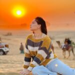 Sonalee Kulkarni Instagram – Catching the golden light of the golden city! 

#portraitphotography by @phulawa 

#sonaleekulkarni #jaisalmer
#photo #sunset #sunsetphotography #magiclight #sunsethues #sun Sand Dunes, Jaisalmer