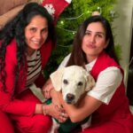 Sonnalli Seygall Instagram - It’s a Merry Christmas ❤️ #christmas2022 #happyholidays #familytime #doggiechristmas #labsofinstagram