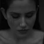 Sonnalli Seygall Instagram - All that pain, girl? Take it and turn it into something beautiful 🖤 It’s called creating art. #creatingart #beautifulmoments #heal #artist #headshots #potrait
