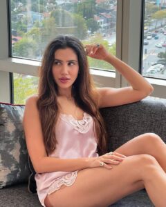 Sonnalli Seygall Instagram - Morning vibes at the @deltahotelslevent by #Marriott #Istanbul 💫 🍰 ☀️ 

#travelwithsonnalli #vacationdiaries  #luxuryhotel #turkey  #mondaymood #morningvibes #morningbliss