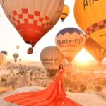 Sonnalli Seygall Instagram - 🔥🎈 Smart ppl will know what my caption means 😋 Photograph: @kapadokya_istanbul @arik_photoart #cappadocia #cappadociaballoon #cappadociaturkey #hotairballoon #travelphotography #beautifuldestinations #discoverturkey #travelwithsonnalli Capadócia