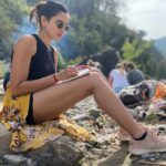 Sonnalli Seygall Instagram - Unfiltered & Unedited photo dump from a picnic day! Thank you @yogavidyaschool for making this happen and arigato gozaimasu @saka_yoga for capturing these beautiful moments 🙏❤️ #outdoor #picnic #incredibleindia #naturelover #rishikesh Rishikesh ऋषिकेश