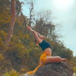 Sonnalli Seygall Instagram - It’s the Sun’s day ☀️ Happy Sunday! #reelsindia #travelreels #fitnessandhealth #spiritualjourney #sundaymotivation #yogawithsonnalli #yogaeverywhere