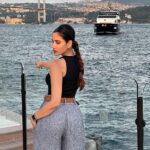 Sonnalli Seygall Instagram - Always taking the scenic route 🌊 #travelwithsonnalli #vacationdiaries #visitturkey #istanbul #ciraganpalace Çırağan palace