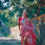 Sonnalli Seygall Instagram - Vanity has spoken 💁‍♀️ Pretty dress = Pretty Girl 🥹 #prettygirl #trendingaudio #trendingreels #fashion #dresses #floral