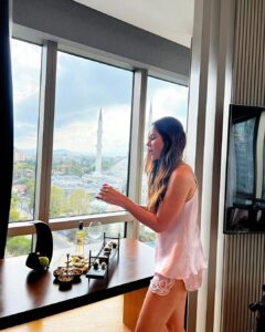 Sonnalli Seygall Instagram - Morning vibes at the @deltahotelslevent by #Marriott #Istanbul 💫 🍰 ☀️ 

#travelwithsonnalli #vacationdiaries  #luxuryhotel #turkey  #mondaymood #morningvibes #morningbliss