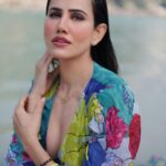 Sonnalli Seygall Instagram - For the sake of completing the grid 🔷 👗 @mandirawirkhq 📸 @ankitkumarphotographer