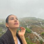 Sonnalli Seygall Instagram - Impromptu monsoon getaways have my ❤️ #Mondaymood #monsoonvibes #bliss #weekendgetaway