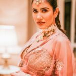 Sonnalli Seygall Instagram - Dear lehenga, u made me pose 🌹✨ Outfit: @pawanandpranav Jewellery: @anaqajewels Photograph: @the_wedding_files #pose #lehenga #weddingdiaries #traditionalvibes