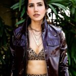 Sonnalli Seygall Instagram - Be you. Do you. For you 🖤 ——————————————————————— Photograph: @palashvphoto Makeup: @niyati_kothari Hair: @makeupnhairbyankita #bossbabe #mondaymood #photoshoot #mondaymotivation