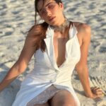 Sonnalli Seygall Instagram - Out of my way! It's the weekend 😈 Choker: @anaqajewels . . . . . . . . #weekendmood #fridayvibes #beachvibes