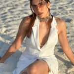 Sonnalli Seygall Instagram - Out of my way! It's the weekend 😈 Choker: @anaqajewels . . . . . . . . #weekendmood #fridayvibes #beachvibes