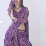 Sowmya Rao Nadig Instagram - Go wit lovely @keerthysureshofficial Costume @divya_varun_official Jewellery @emmadi_silver_jewellery #sowmyarao #sowmyasharada #trending #dasara #keerthysuresh #dance #explore #chamkeelaangeelesi #reelitfeelit