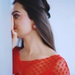 Sowmya Rao Nadig Instagram - Red is a dose of joy ❤️ Costume @divya_varun_official Camera @naveen_photography_official #sowmyarao #sowmyasharada #jabardasth #etvtelugu #anchor #trendingreels #reels #explore