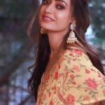 Sowmya Rao Nadig Instagram - When u fall in love ❤️ Wearing @divya_varun_official Make up @vivid_makeups #sowmyasharada #sowmyarao #reels #reelitfeelit #explore #jabardasth