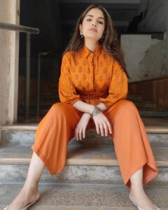 Tara Alisha Berry Instagram - 🧡 @prakritijaipur 🧡 

Wearing @prakritijaipur 's Vamika Embroidered Shirt from their Chaashni Collection with Orange Pleated Pants. 

📸 @usmmusicofficial

@iyer.aarti 

#prakritijaipur #handblockprint