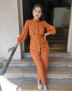 Tara Alisha Berry Instagram - 🧡 @prakritijaipur 🧡 

Wearing @prakritijaipur 's Vamika Embroidered Shirt from their Chaashni Collection with Orange Pleated Pants. 

📸 @usmmusicofficial

@iyer.aarti 

#prakritijaipur #handblockprint