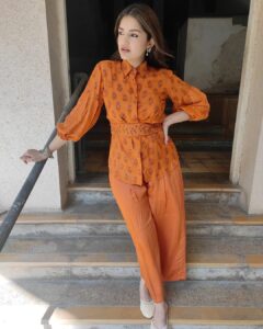 Tara Alisha Berry Instagram - 🧡 @prakritijaipur 🧡 

Wearing @prakritijaipur 's Vamika Embroidered Shirt from their Chaashni Collection with Orange Pleated Pants. 

📸 @usmmusicofficial

@iyer.aarti 

#prakritijaipur #handblockprint