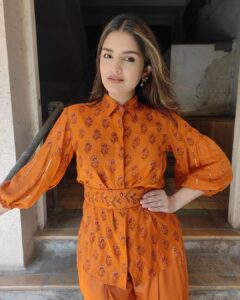 Tara Alisha Berry Instagram - 🧡 @prakritijaipur 🧡 

Wearing @prakritijaipur 's Vamika Embroidered Shirt from their Chaashni Collection with Orange Pleated Pants. 

📸 @usmmusicofficial

@iyer.aarti 

#prakritijaipur #handblockprint