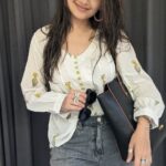 Tara Alisha Berry Instagram - 💛💚🤍🩷 🕶️ @shop.without 👕 @anuvasofficial 👖@uniqloin 👂🏼💍 @vidyotmaarya 👜 @thegusto.in 🥿 @birkenstockin #ootd #grwm #summeroutfit #veganbags #sustainablefashion