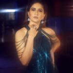 Vaidehi Parashurami Instagram - It’s never the end of a journey, it’s always the beginning of a new one! Outfit by @official_christianheritage Jewellery by @houseofjskjewels Styled by @sayali_vidya Assisted by @stylebypriyankaa Hair by @nilampatel12 Make-up by @vinayak_makeup Managed by @prernaasuryawanshi Assisted by @poojatayde Personal assistant @misaw_holic Captured by @shruu_t #fubaifu #zeemarathi #anchoring #willmissthis