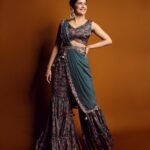 Vaidehi Parashurami Instagram - Eternally grateful for diverse opportunities as an artist! @zeemarathiofficial @sanhitacreations_official Outfit by @amrinkhanofficial Jewellery by @shillpapuriidesignerjewellery Styled by @sayali_vidya Assisted by @stylebypriyankaa Hair by @nilampatel12 Make-up by @vinayak_makeup Managed by @prernaasuryawanshi Assisted by @poojatayde Captured by @shruu_t #zeemarathi #fubaifu #anchor #newexperience