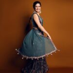 Vaidehi Parashurami Instagram - Eternally grateful for diverse opportunities as an artist! @zeemarathiofficial @sanhitacreations_official Outfit by @amrinkhanofficial Jewellery by @shillpapuriidesignerjewellery Styled by @sayali_vidya Assisted by @stylebypriyankaa Hair by @nilampatel12 Make-up by @vinayak_makeup Managed by @prernaasuryawanshi Assisted by @poojatayde Captured by @shruu_t #zeemarathi #fubaifu #anchor #newexperience