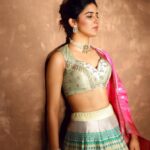 Vaidehi Parashurami Instagram - Firsts are always special!!! ✨ Outfit by @warpnweftbysagrikarai Jewellery by @justjeweleryindia Heels by @stoffastyle Styled by @sayali_vidya Assisted by @wranshaaayyy @prekshagosrani Hair by @truptihairstylist Make-up by @vinayak_makeup Shot by @shruu_t Managed by @prernaasuryawanshi Personal assistant @mr.asalm_khan_46 #pravahpicturepuraskar2022