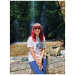 Vaidehi Parashurami Instagram - Each moment in our lives is priceless… Enjoy it! ♥️ #wednesdaywisdom #enjoythelittlethings #waterfall #jibhi #travel #explore #gratefulforeverything 💫